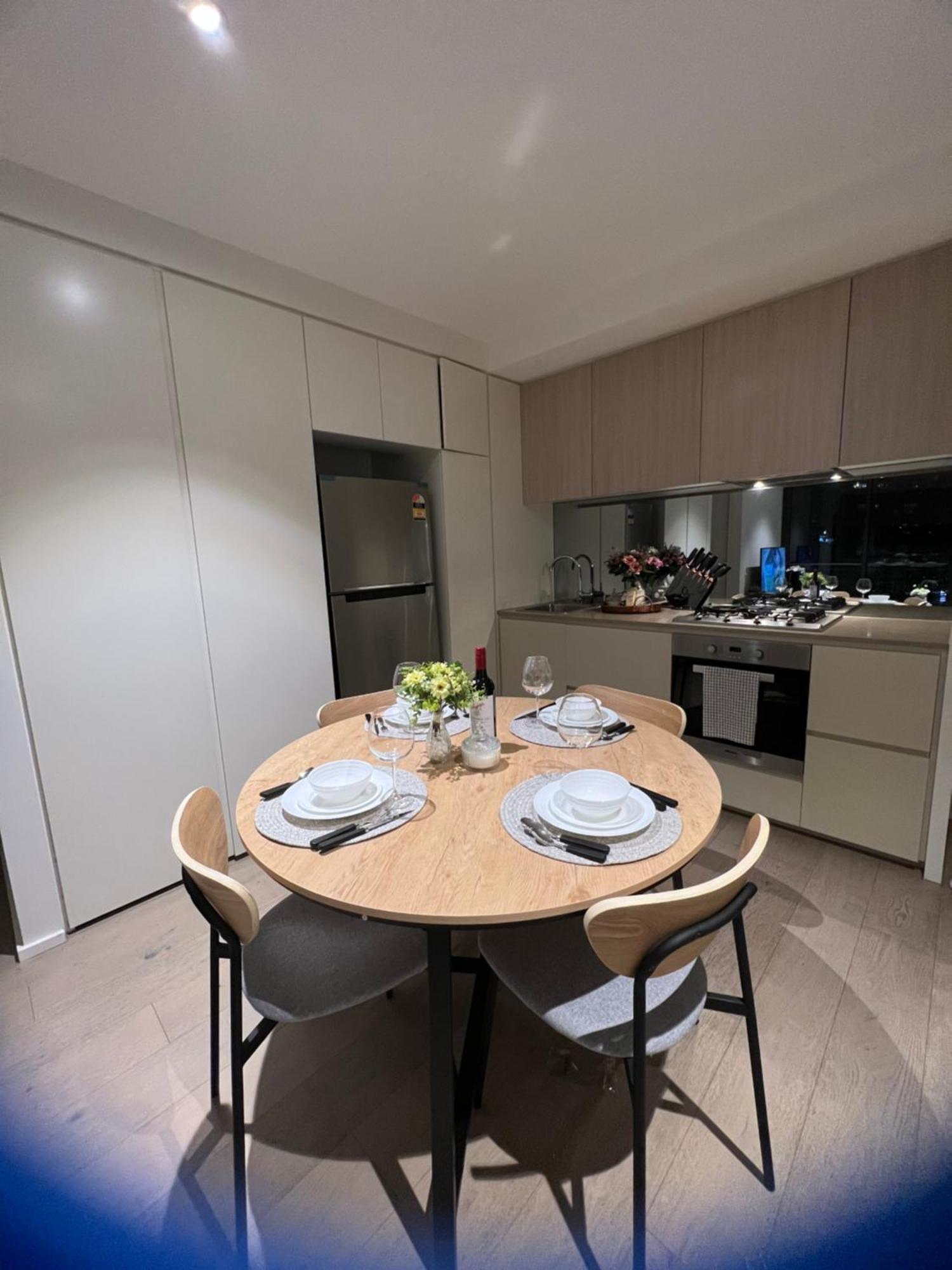 Free Parking Private In Docklands - Amazing View - Shared Washroom - With Host Melbourne