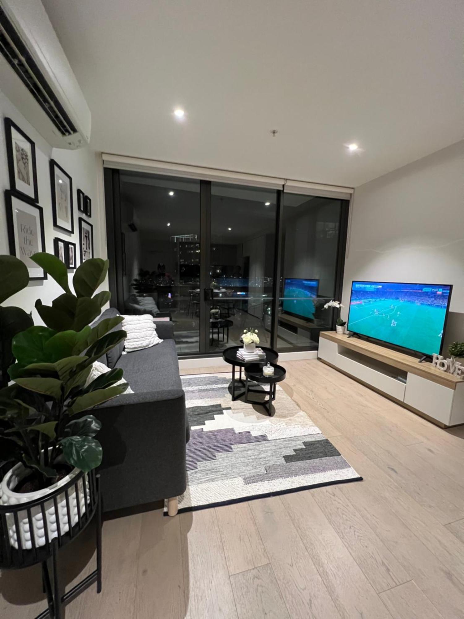 Free Parking Private In Docklands - Amazing View - Shared Washroom - With Host * Melbourne