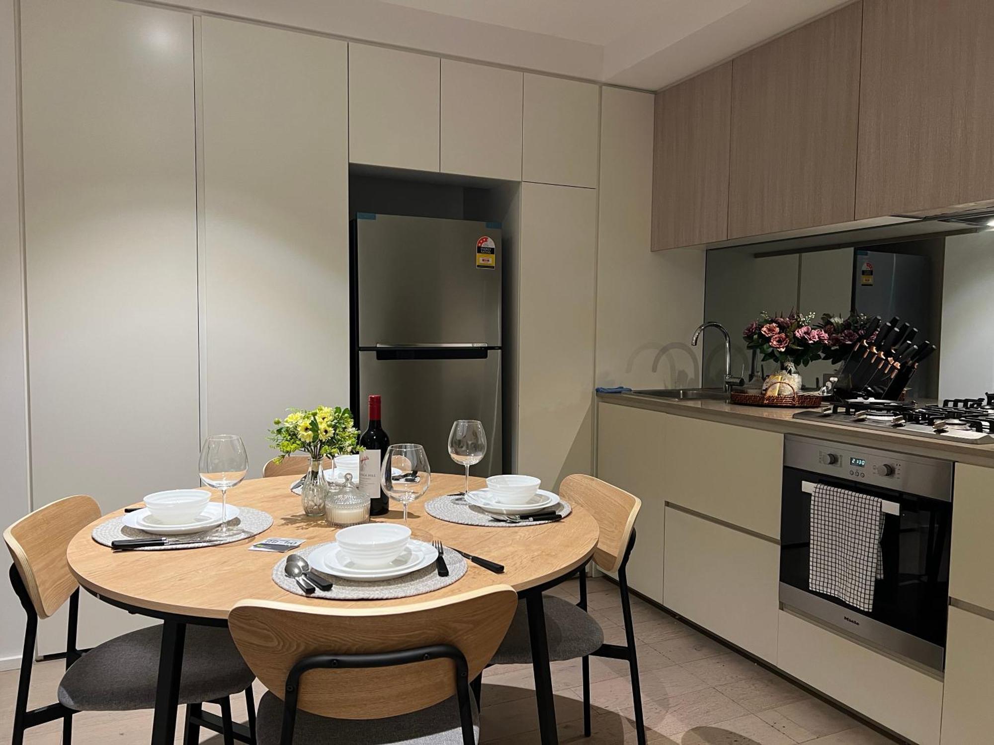 Homestay Free Parking Private In Docklands - Amazing View - Shared Washroom - With Host