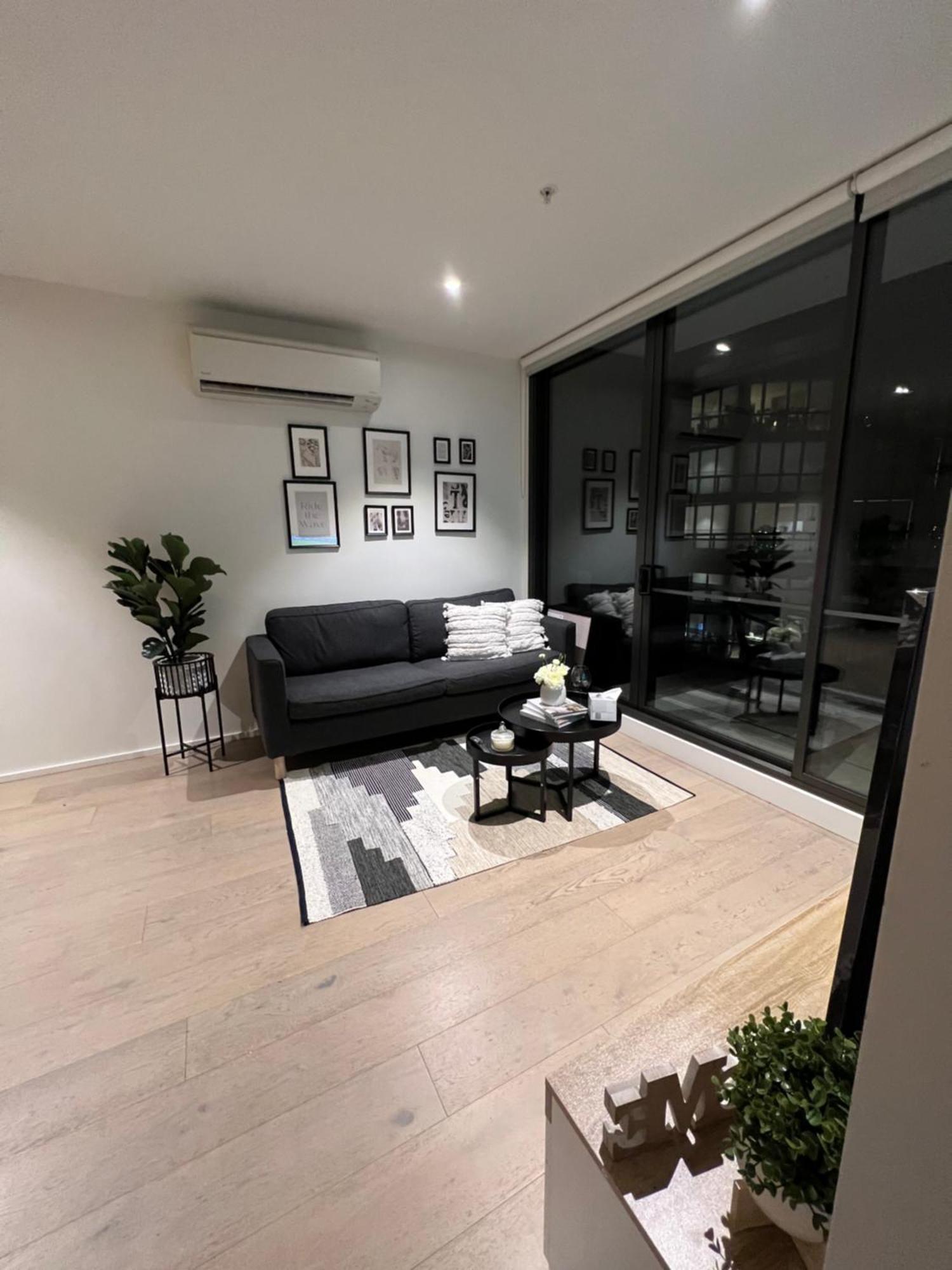 Homestay Free Parking Private In Docklands - Amazing View - Shared Washroom - With Host Melbourne