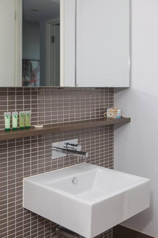 Apartment Queens Corner - Lakeside Serenity At Park *