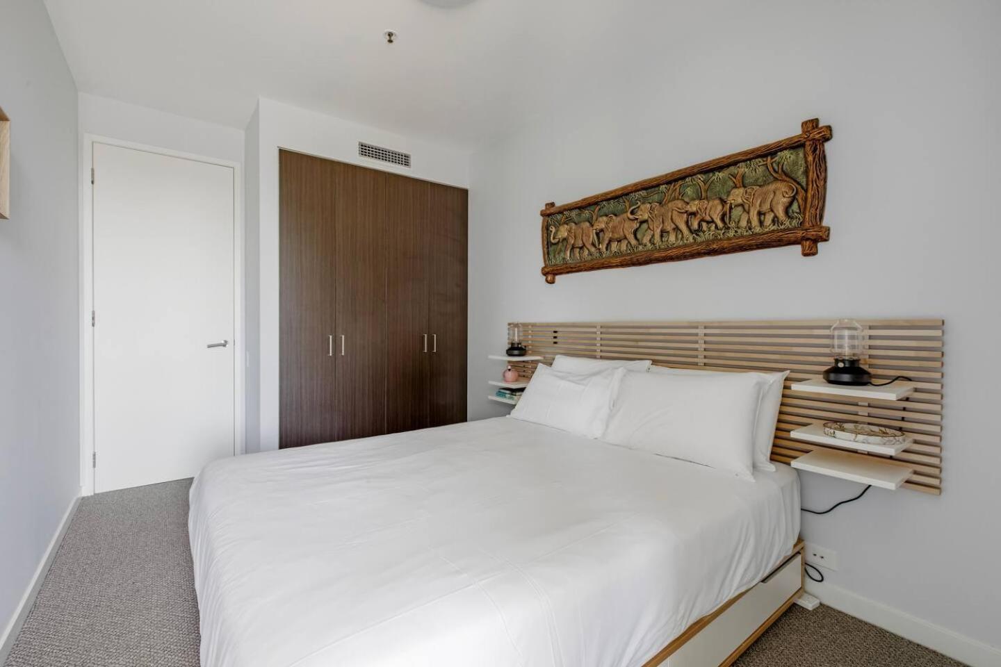 Queens Corner - Lakeside Serenity At Park Apartment *