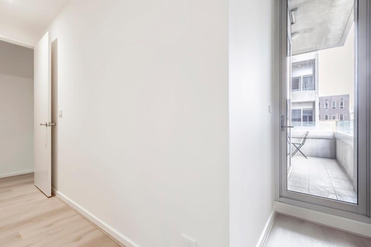 2-bedroom In With Carpark Apartment Melbourne