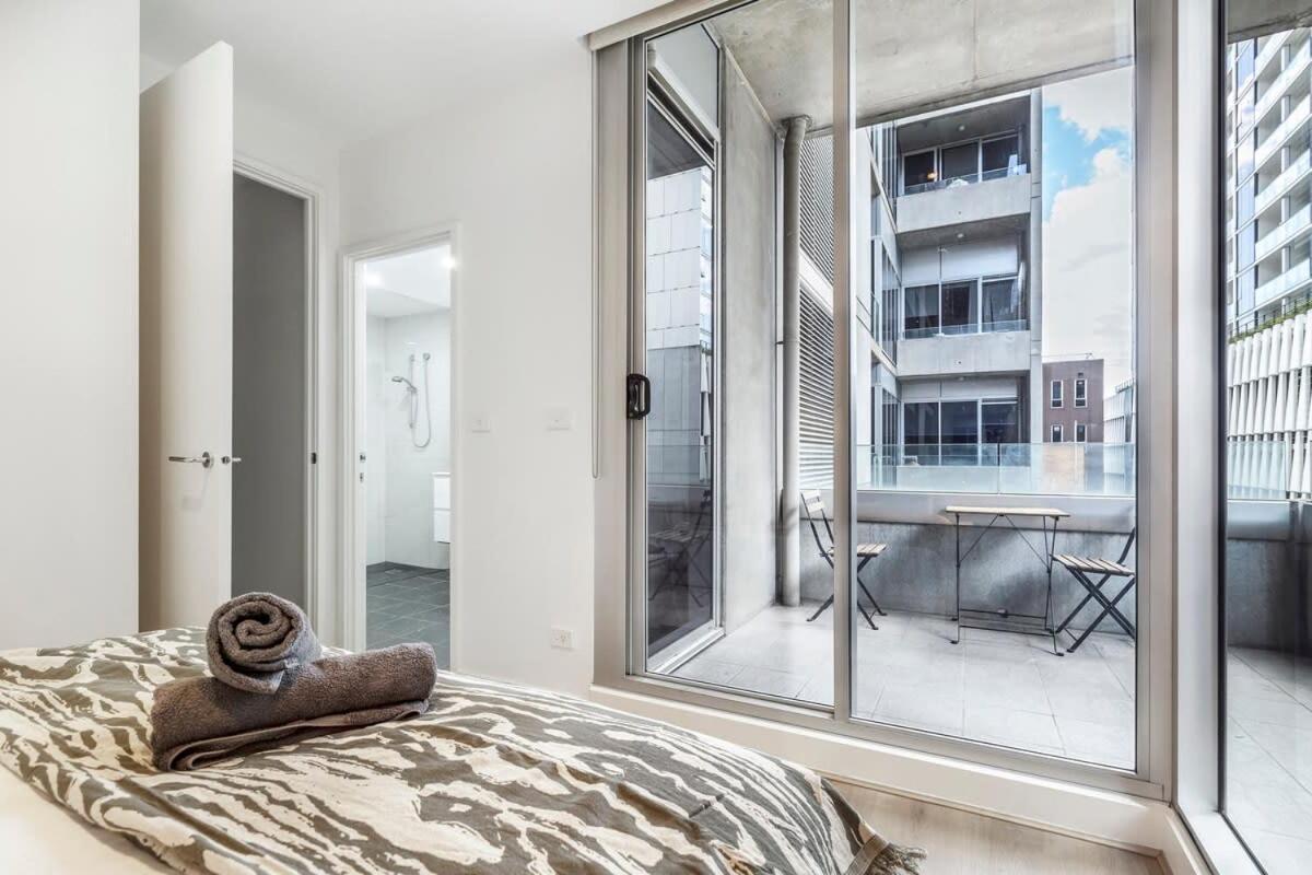 Apartment 2-bedroom In With Carpark Melbourne
