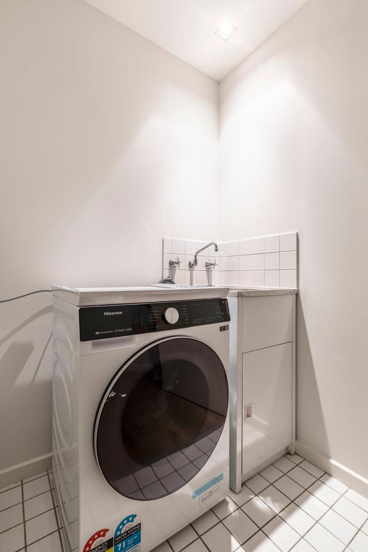 2-bedroom In With Carpark Apartment Melbourne