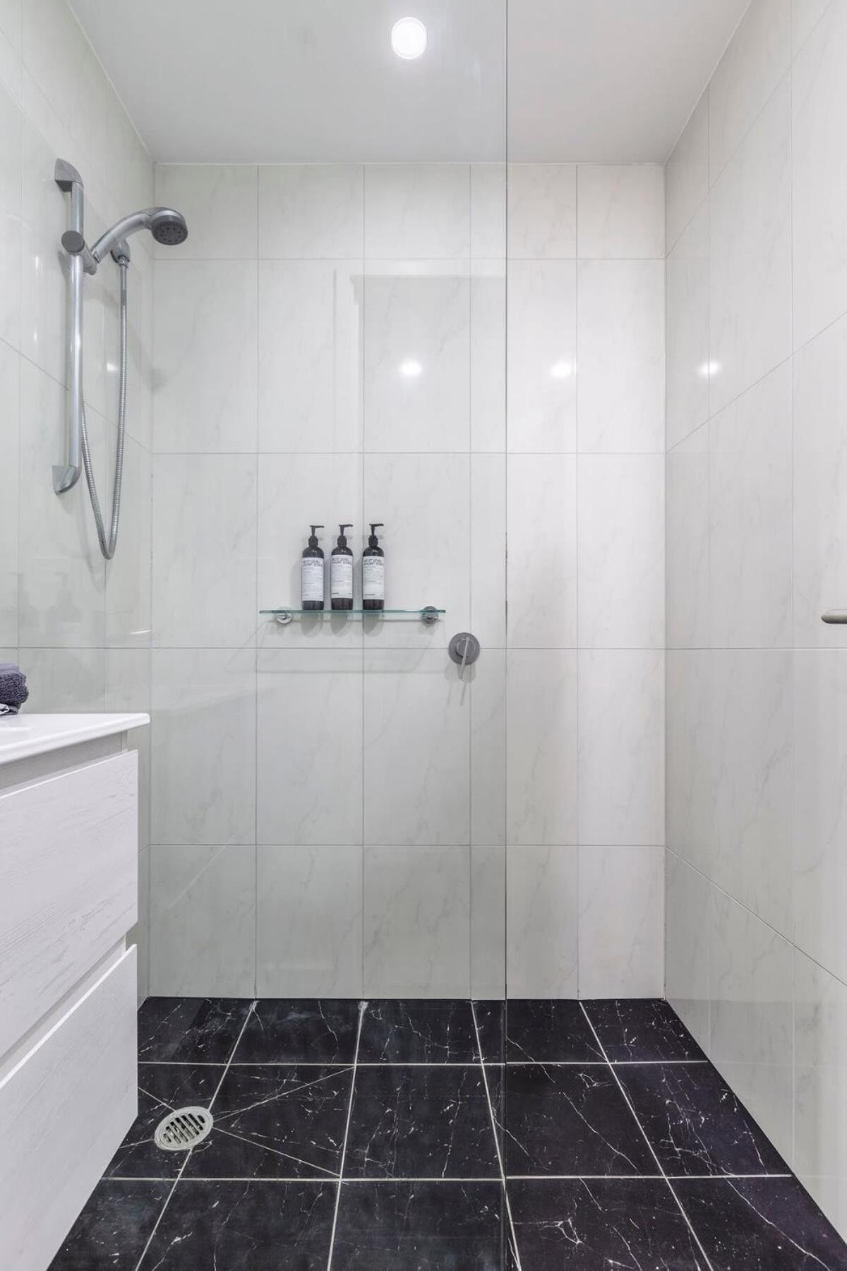 Apartment 2-bedroom In With Carpark Melbourne