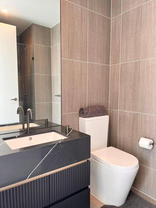 Ivanhoe 2bed 2bath With Balcony View Apartment *