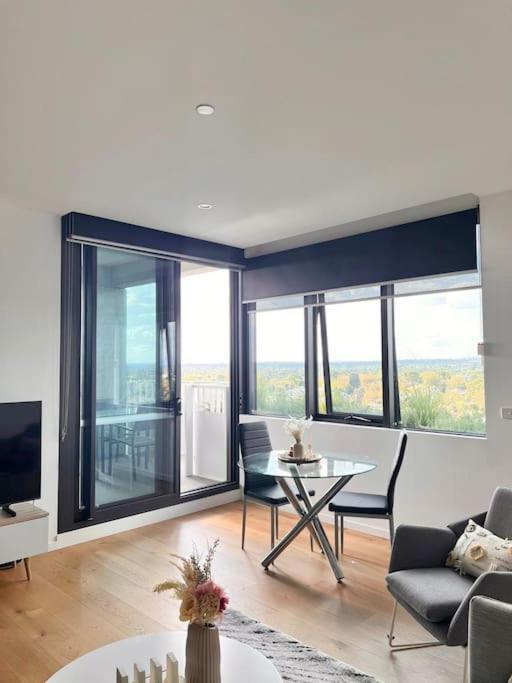 Ivanhoe 2bed 2bath With Balcony View