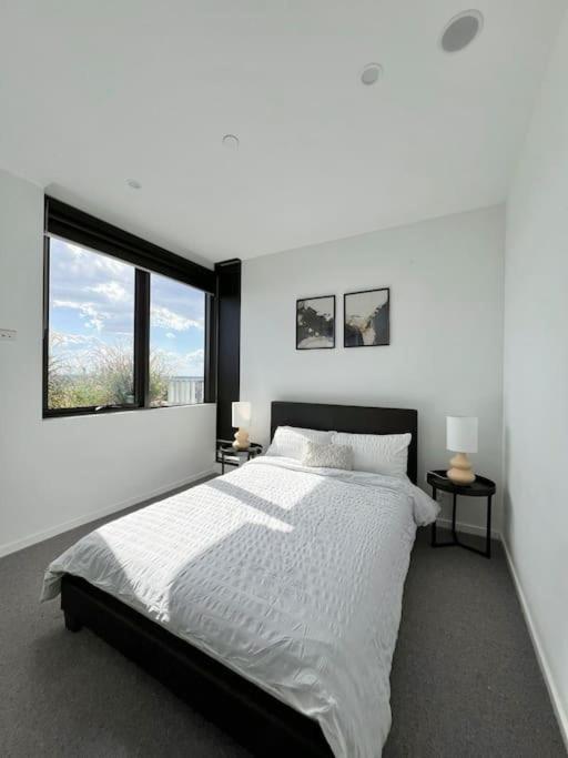 Ivanhoe 2bed 2bath With Balcony View Apartment Melbourne