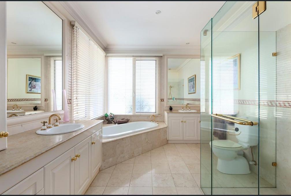 Luxurious Townhouse Retreat In Prestigious Brighton Homestay *