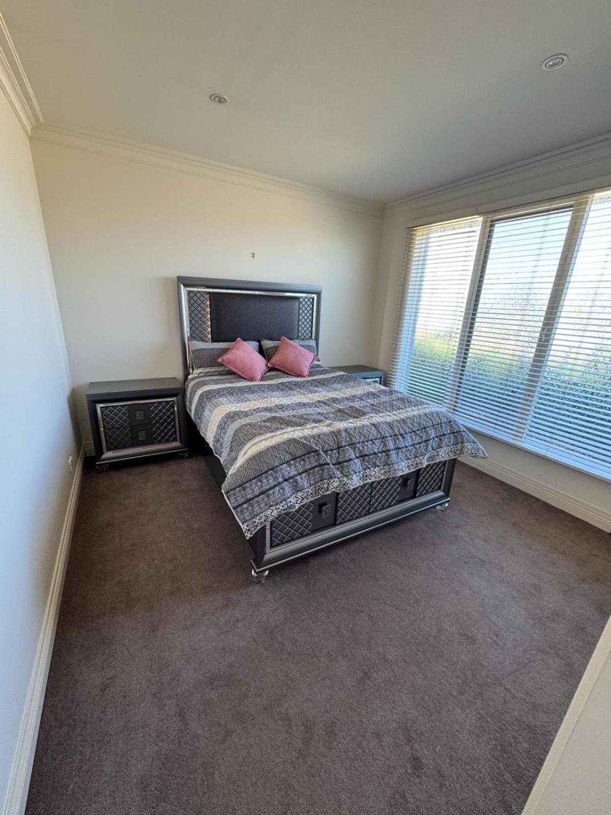 Luxurious Townhouse Retreat In Prestigious Brighton Melbourne