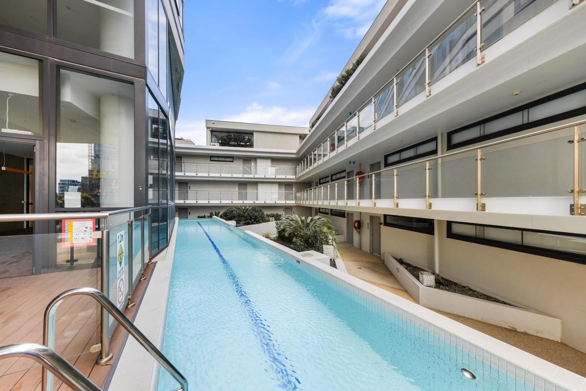 Convenient Located 1bedroom In St Kilda Apartment