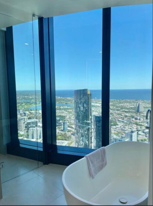 Sky High Luxury, Panoramic Views Holiday home