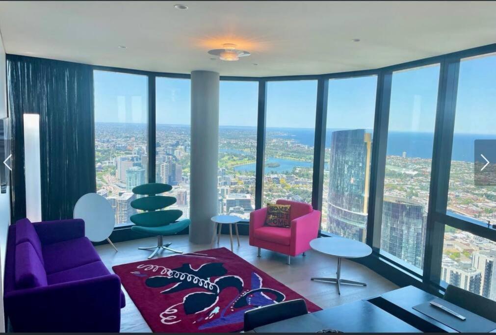 Sky High Luxury, Panoramic Views Holiday home