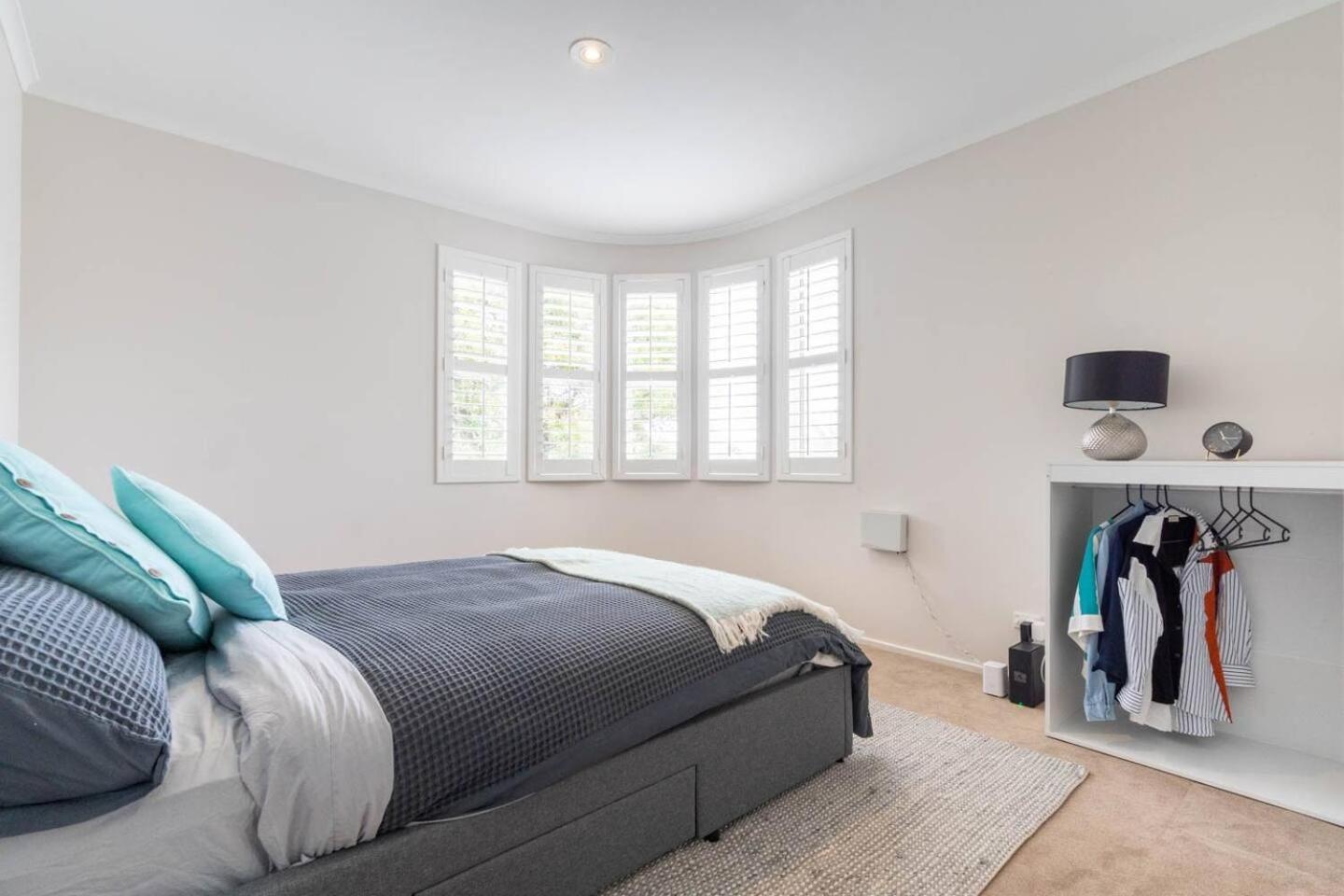 'the Moondah Manor' A Poolside Family Retreat Holiday home *