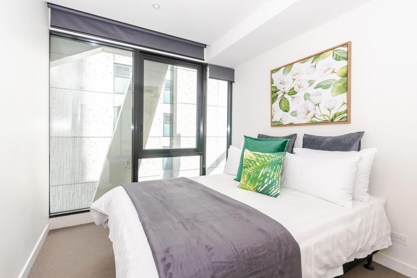 Apartment Road Sanctuary With Sunset Views & Parking