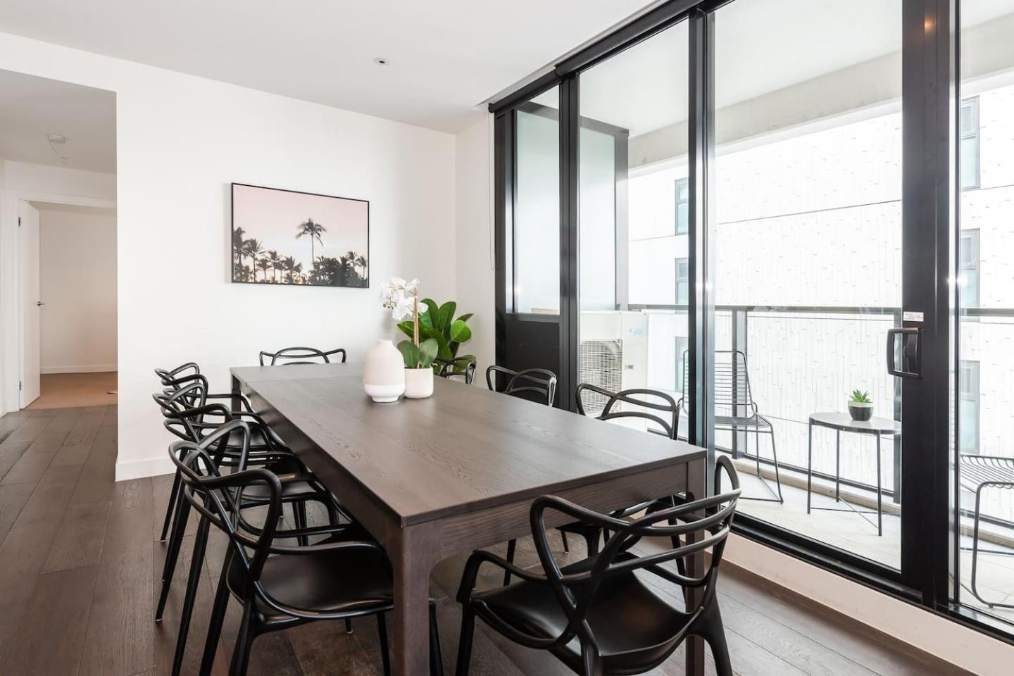 Road Sanctuary With Sunset Views & Parking Apartment