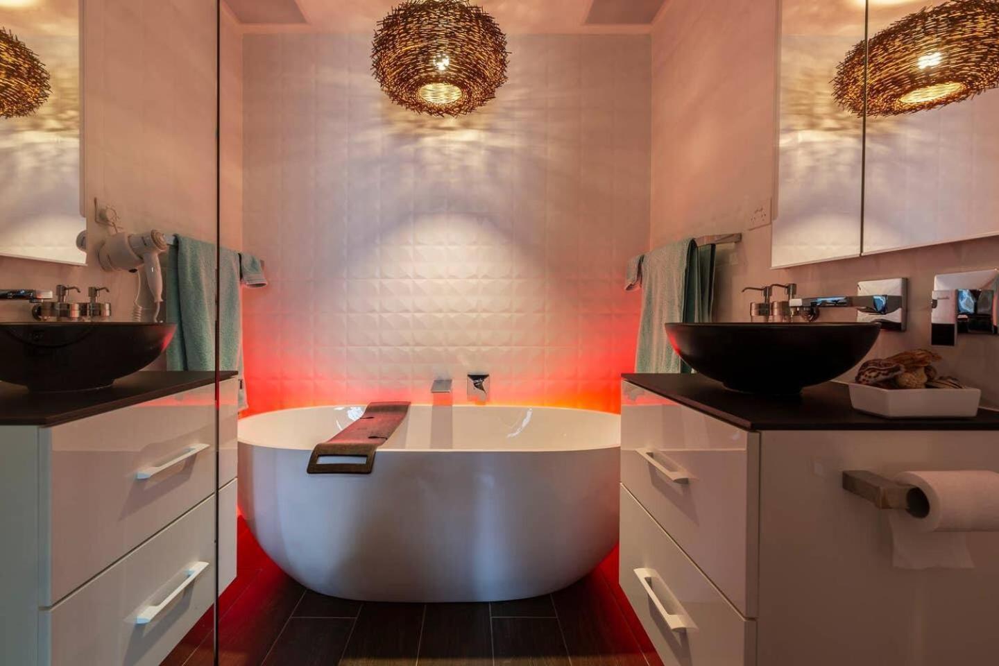 Ultra-chic Floor New York Style Loft Apartment Melbourne
