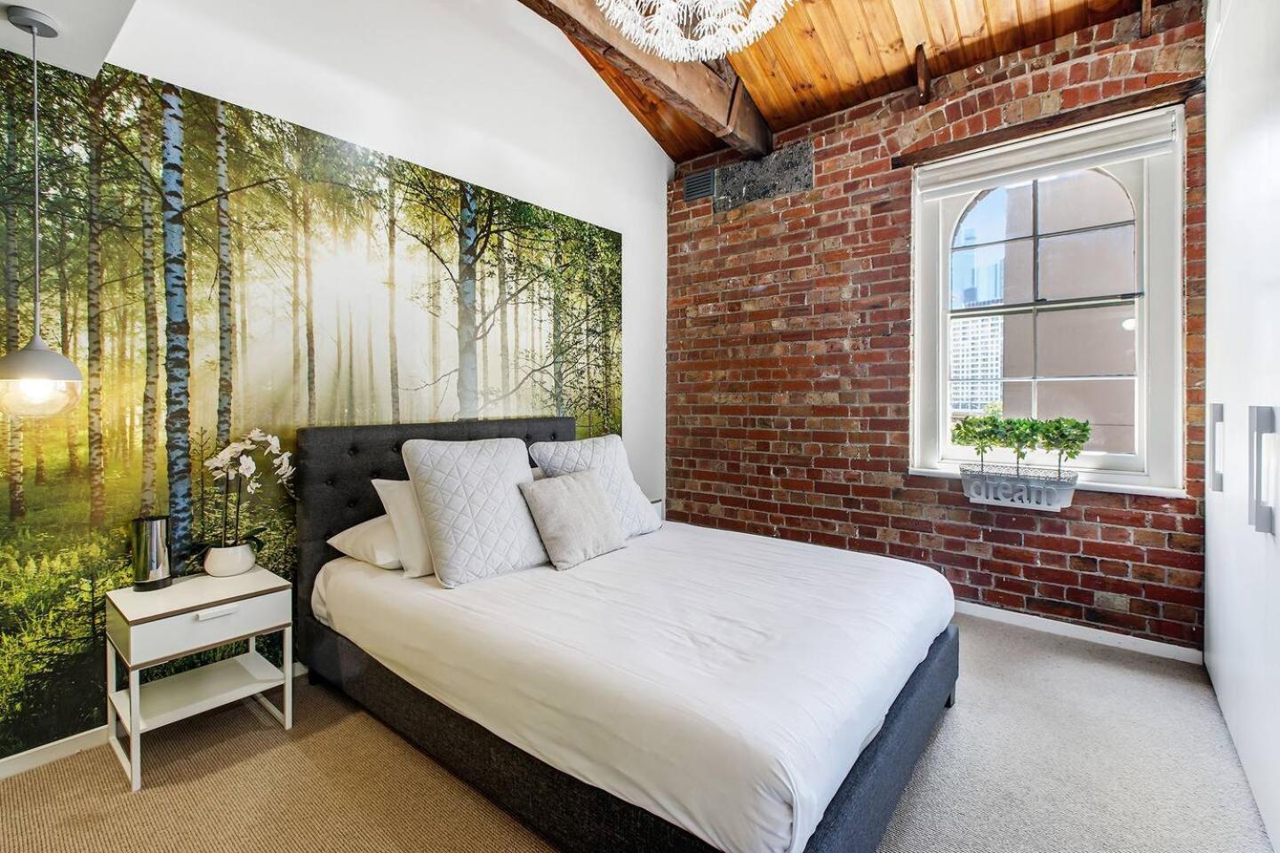 Ultra-chic Floor New York Style Loft Apartment Melbourne