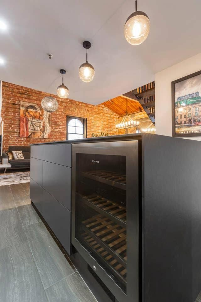Ultra-chic Floor New York Style Loft *