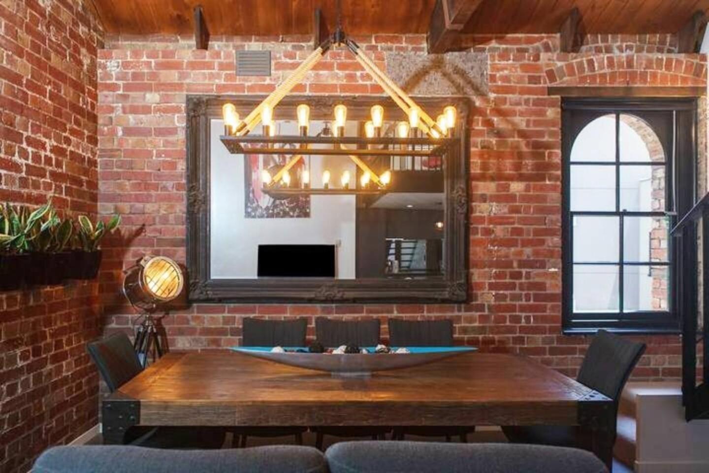 Ultra-chic Floor New York Style Loft