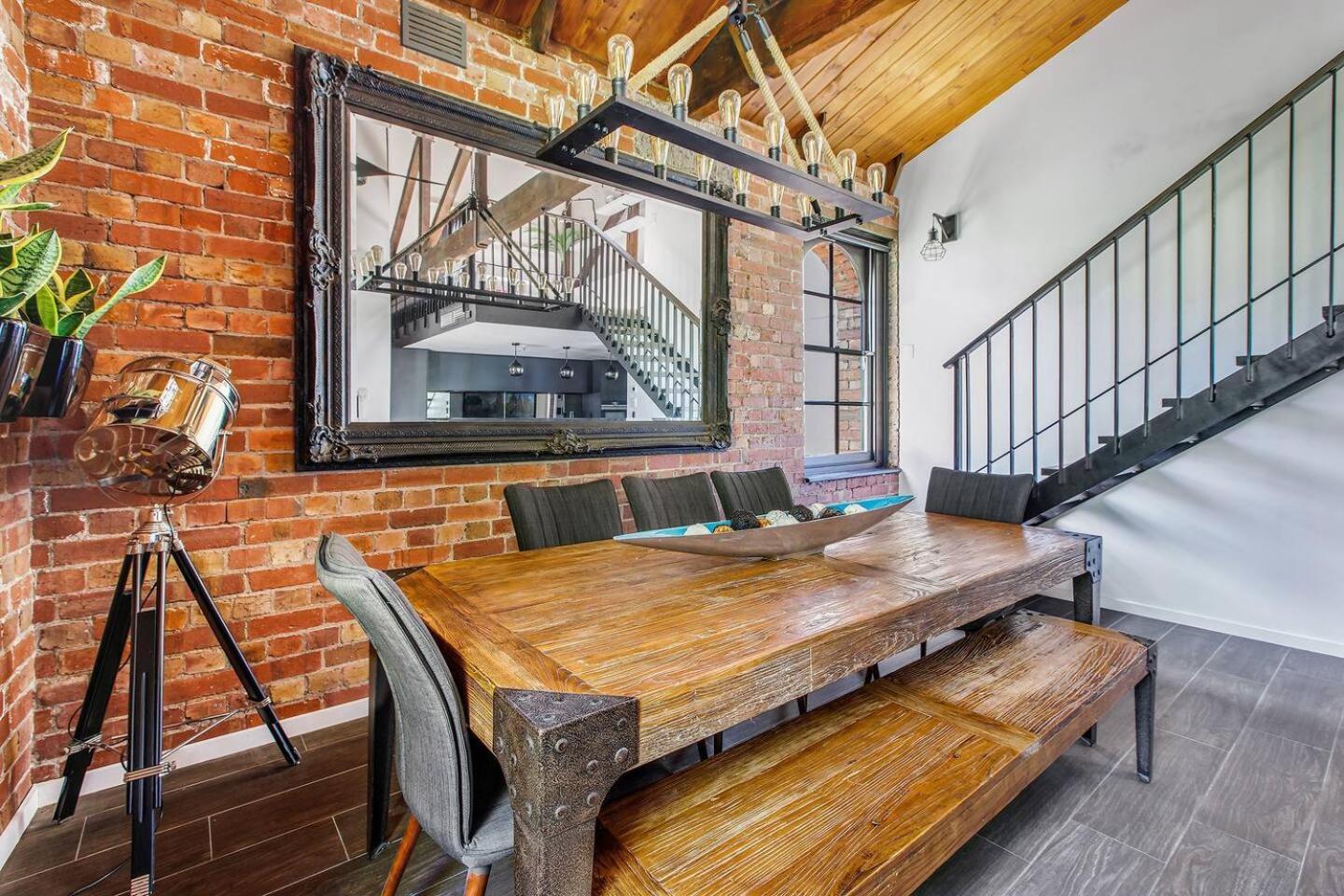 Ultra-chic Floor New York Style Loft * Melbourne