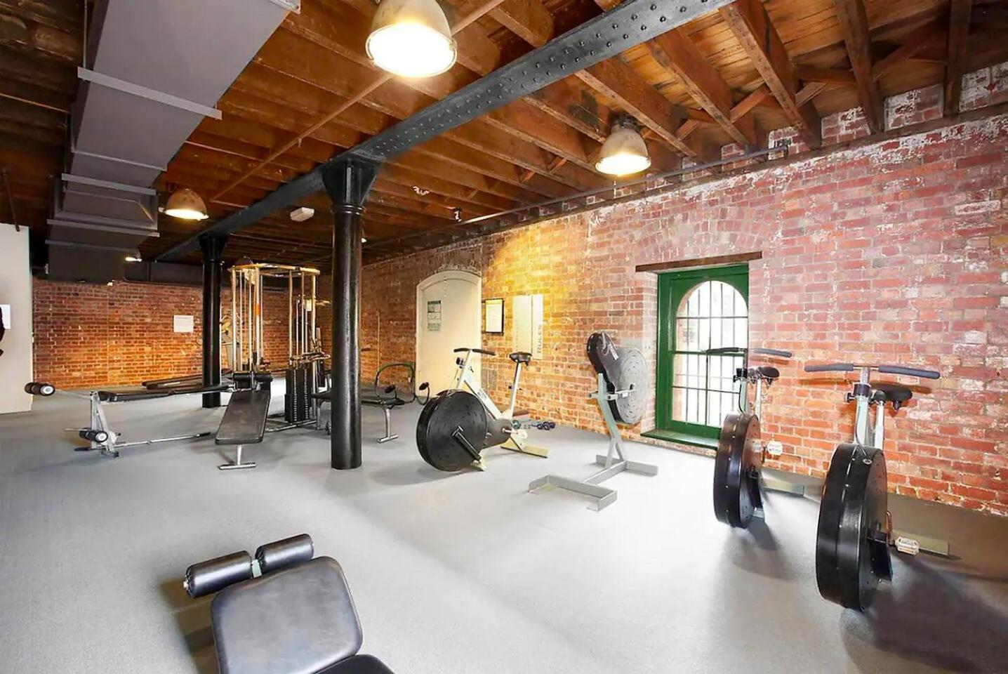 Ultra-chic Floor New York Style Loft