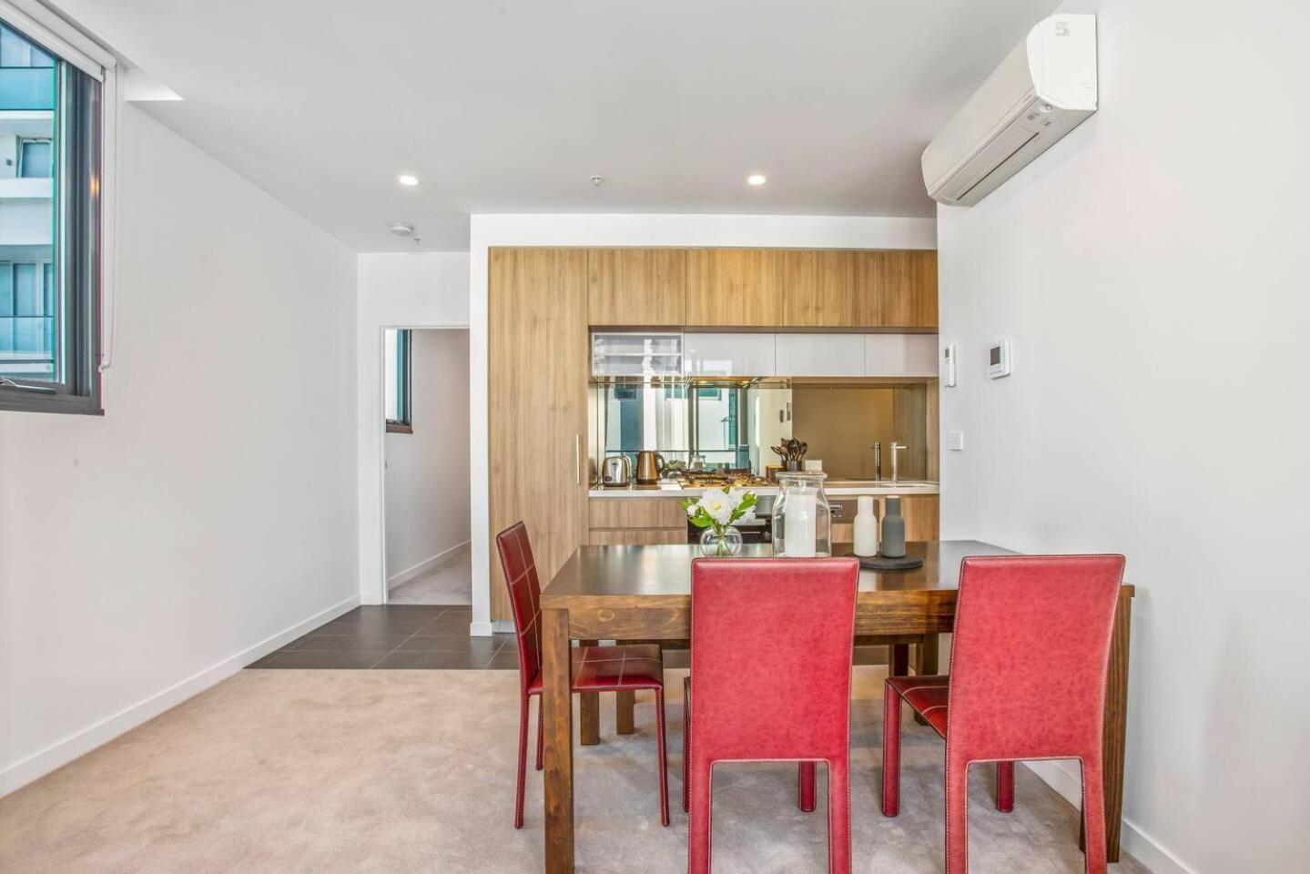 Retro Modern With Pool Near Westfield