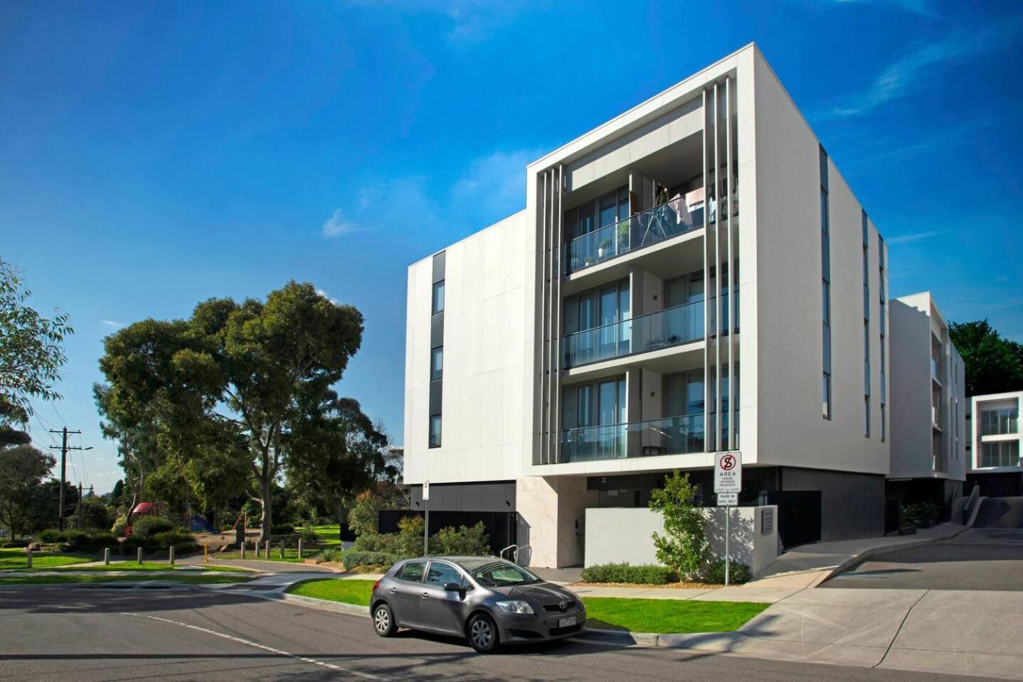 Retro Modern With Pool Near Westfield