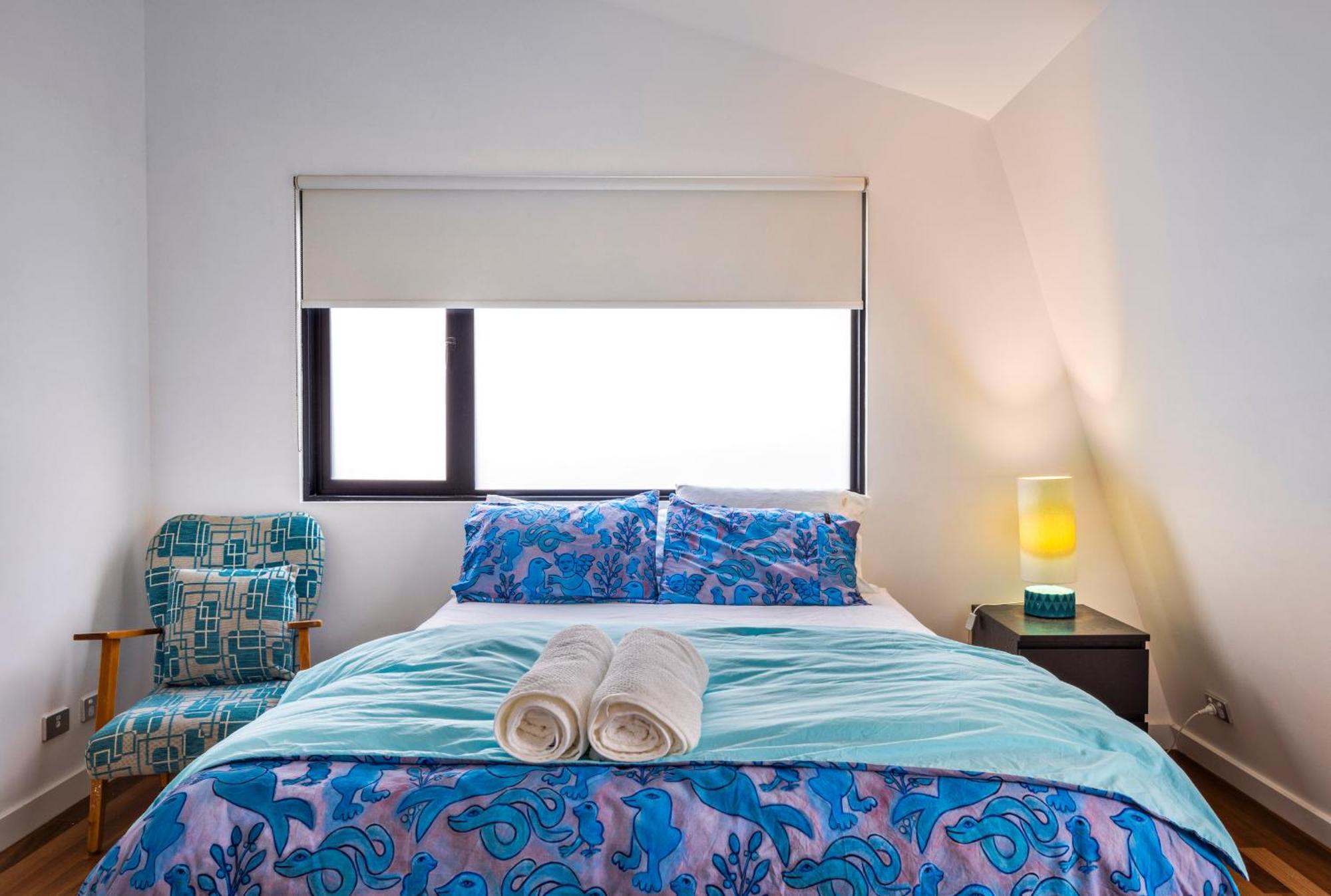 Modern St Kilda Apartment *