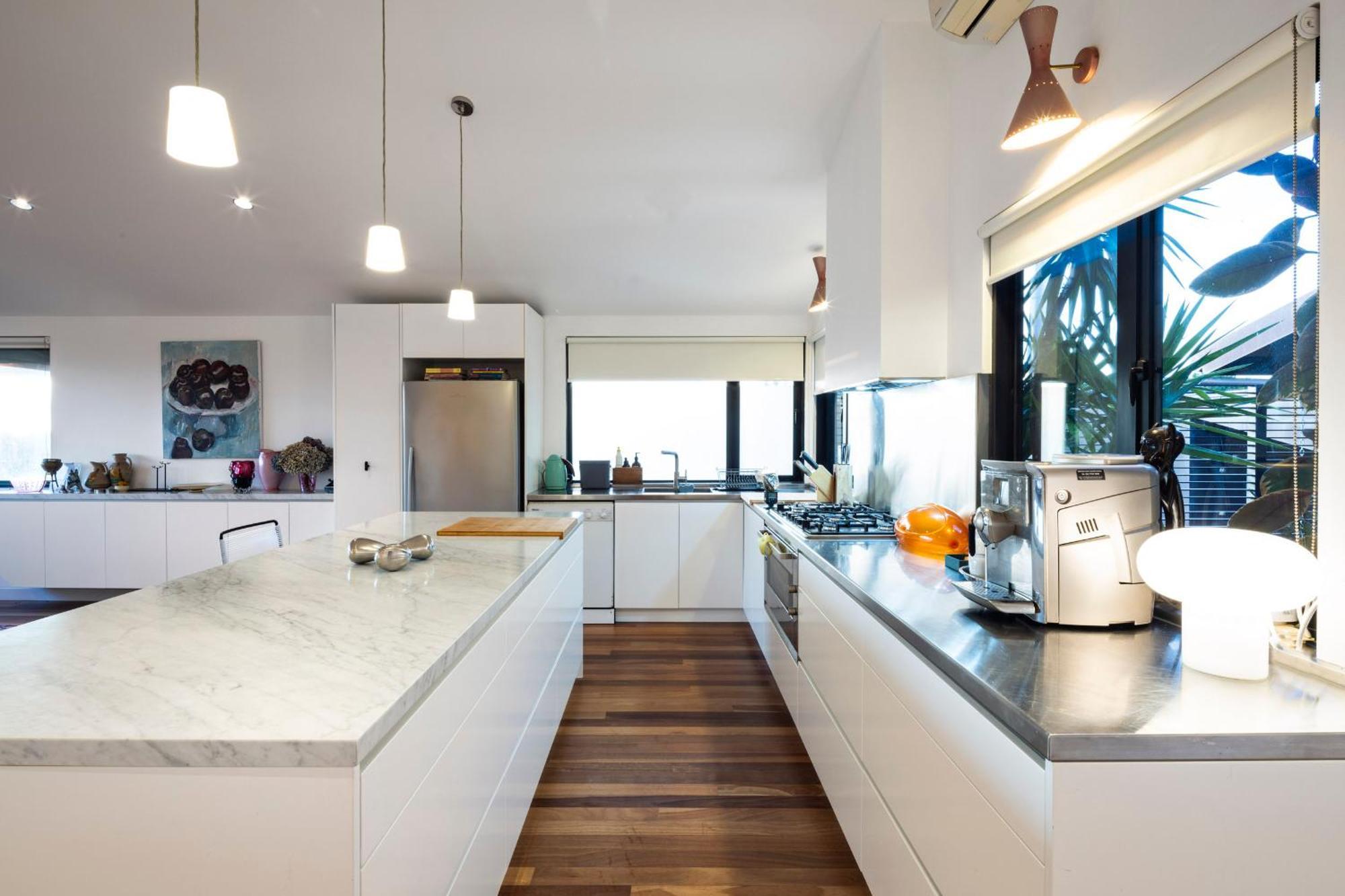 Modern St Kilda Apartment