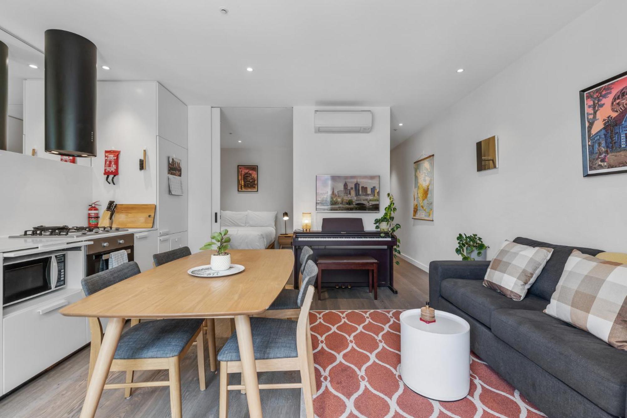 Lovely & Quiet 2-bed In The Heart Of Carlton Apartment *