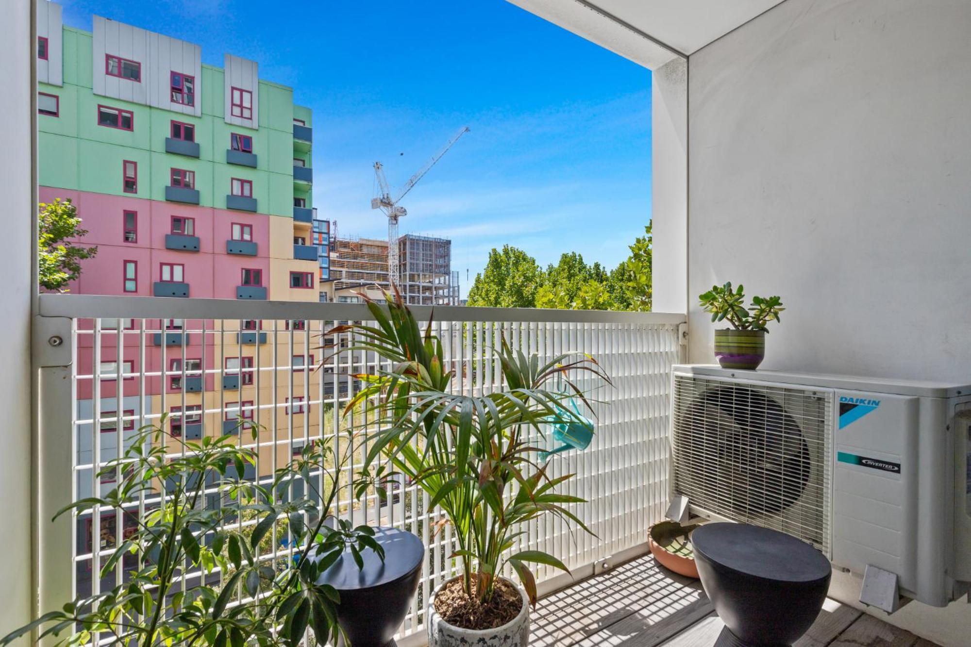Lovely & Quiet 2-bed In The Heart Of Carlton Apartment *