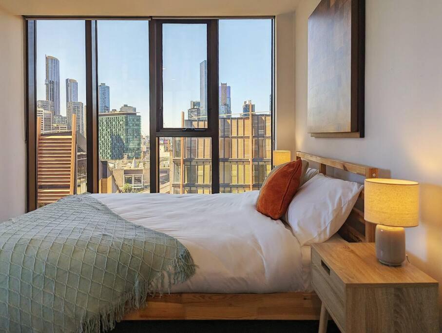 Breathtaking Views Of Yarra River And City Skyline With Free Parking Gym Access *