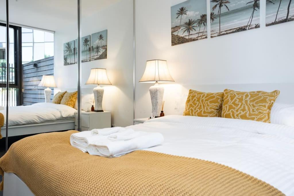 Apartment 2 Bd Luxury At Heart Of Docklands With 85