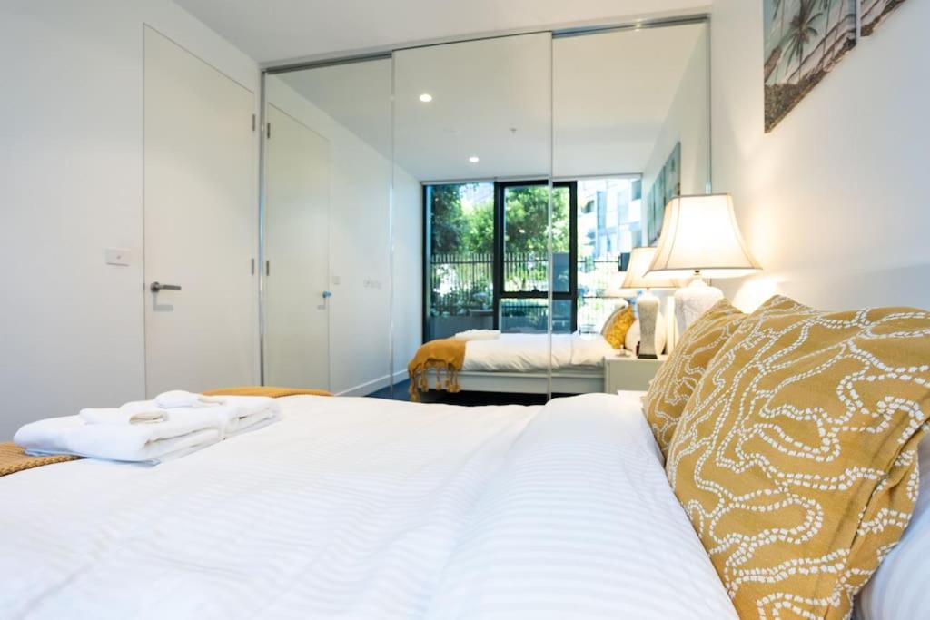 2 Bd Luxury At Heart Of Docklands With 85
