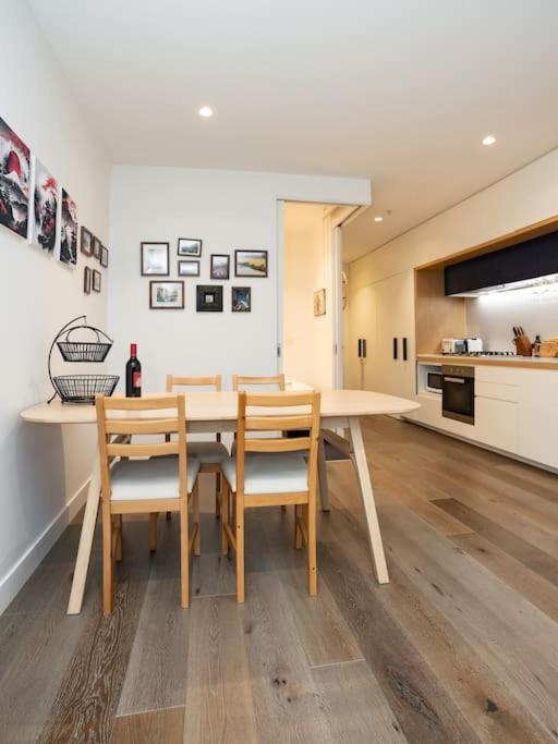 2 Bd Luxury At Heart Of Docklands With 85