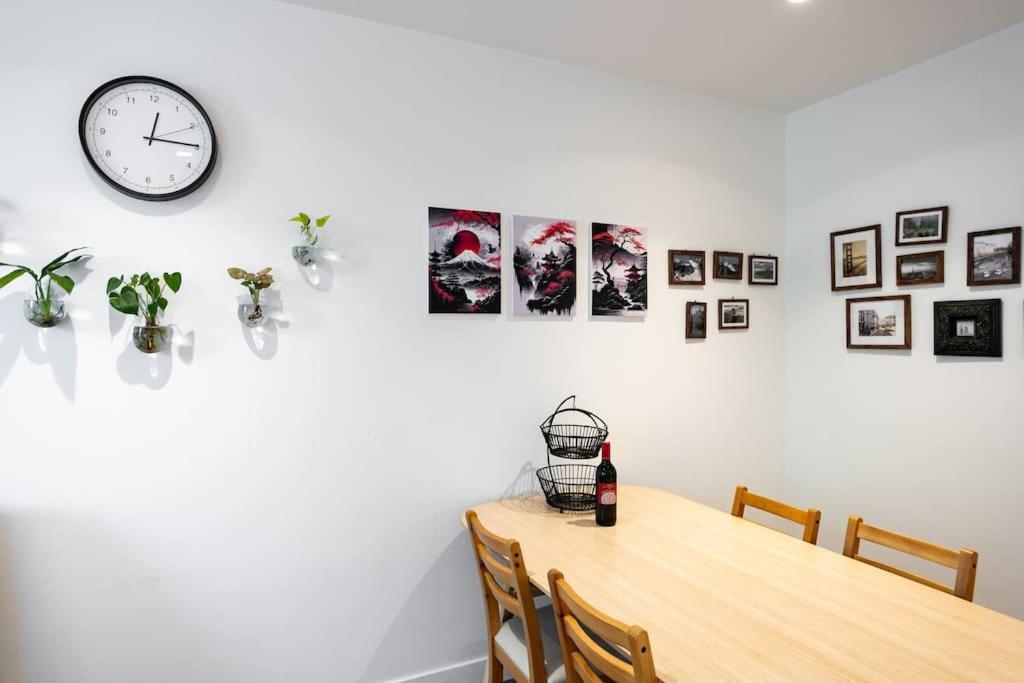 2 Bd Luxury At Heart Of Docklands With 85