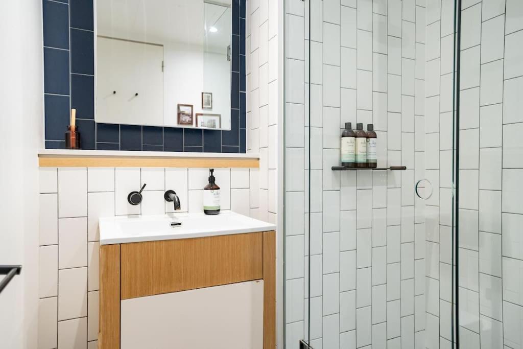 2 Bd Luxury At Heart Of Docklands With 85