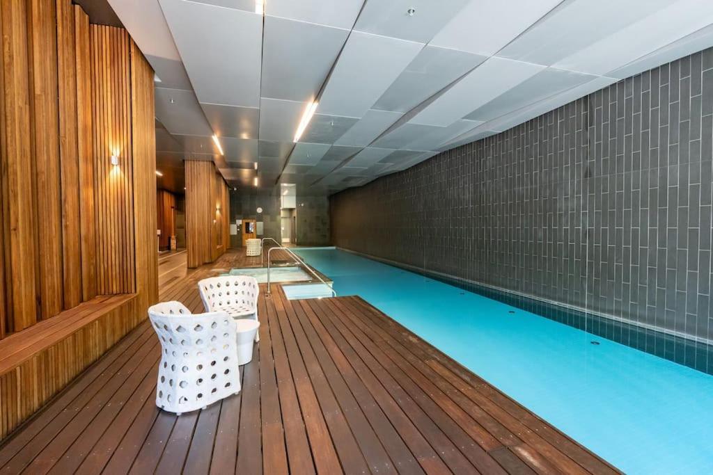 2 Bd Luxury At Heart Of Docklands With 85