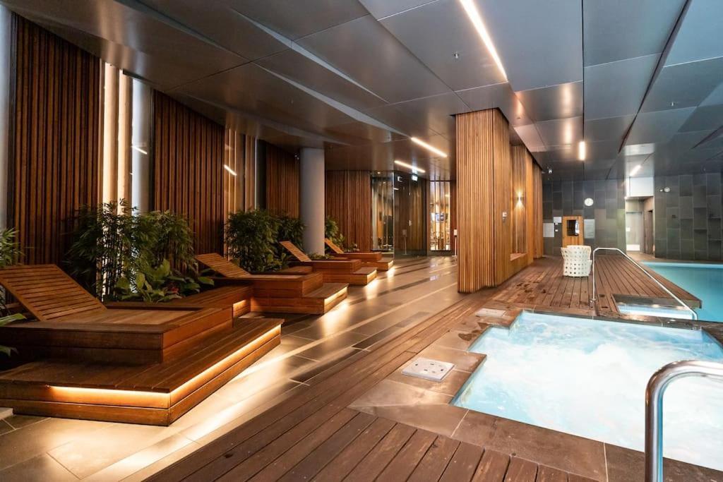 2 Bd Luxury At Heart Of Docklands With 85