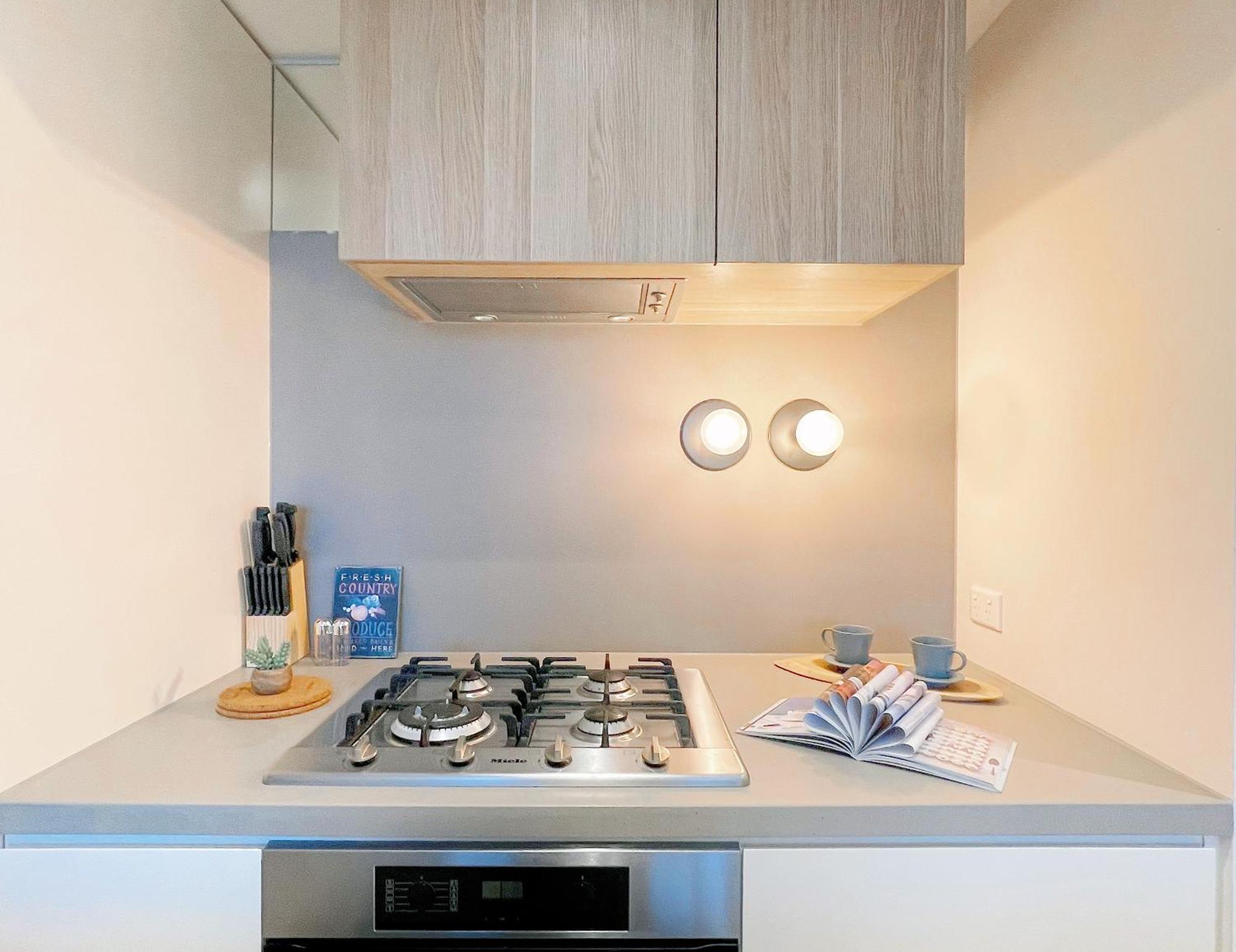 Queens Place 1b/view/workplace/swimming Pool/gym