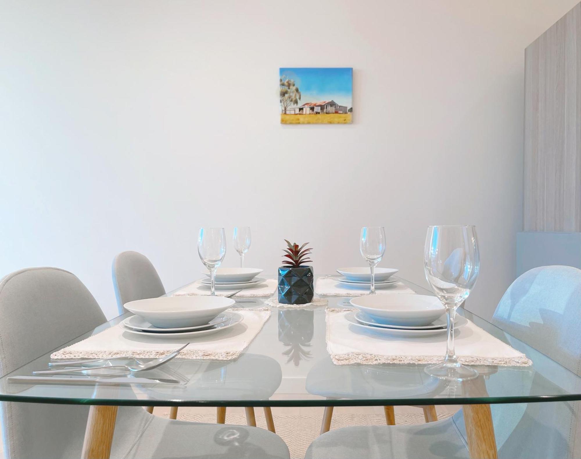 Queens Place 1b/view/workplace/swimming Pool/gym Apartment Melbourne