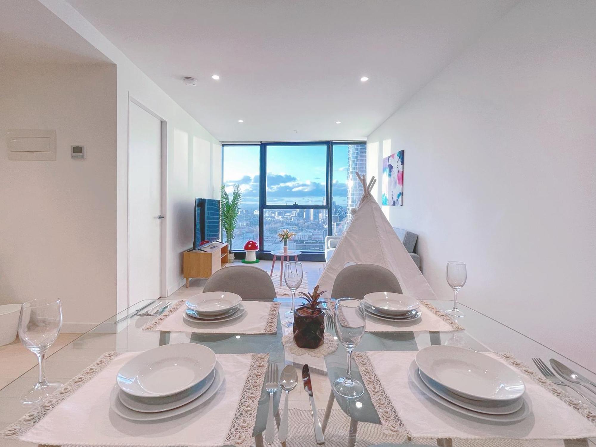 Apartment Queens Place 1b/view/workplace/swimming Pool/gym