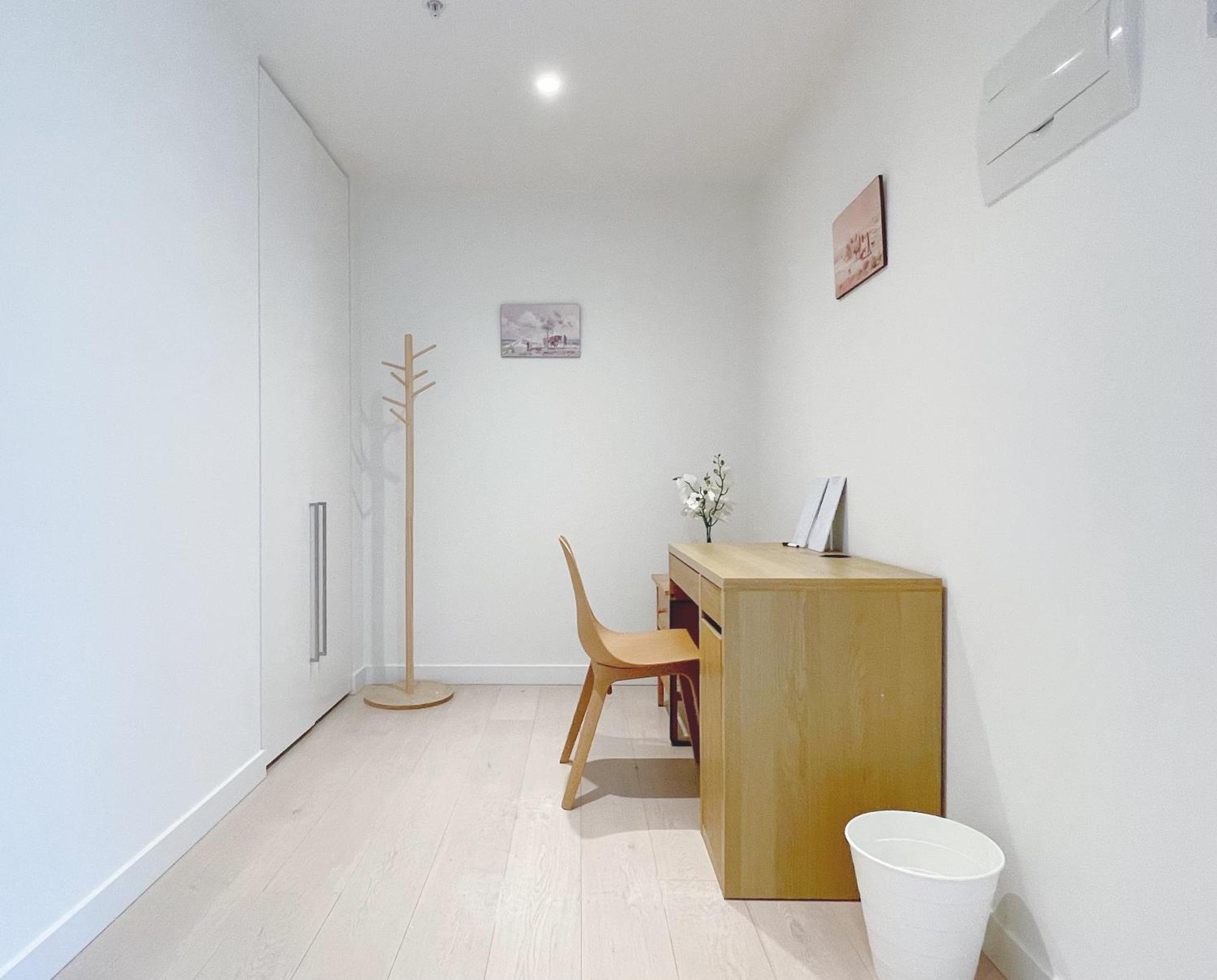Queens Place 1b/view/workplace/swimming Pool/gym Apartment