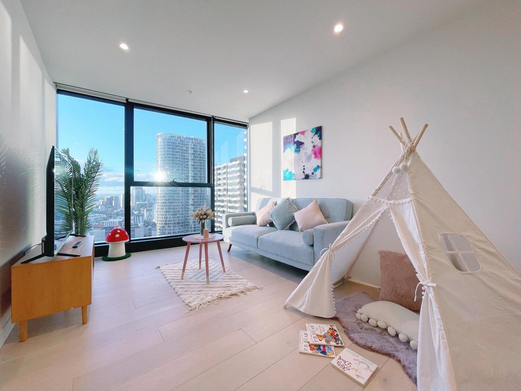 Queens Place 1b/view/workplace/swimming Pool/gym