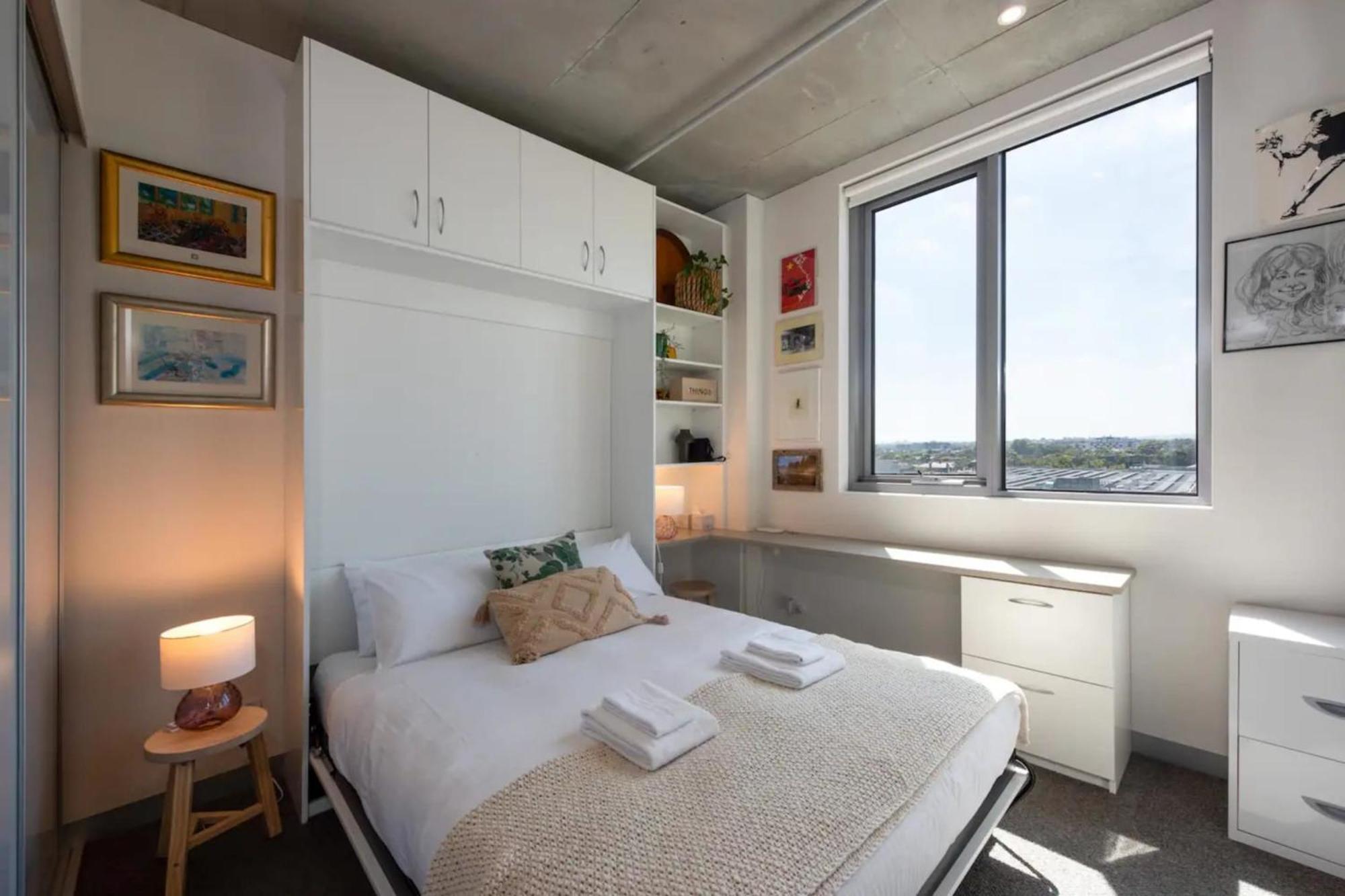 Brunswick Retreat! 5th Floor 1-bed Unit W Parking Melbourne