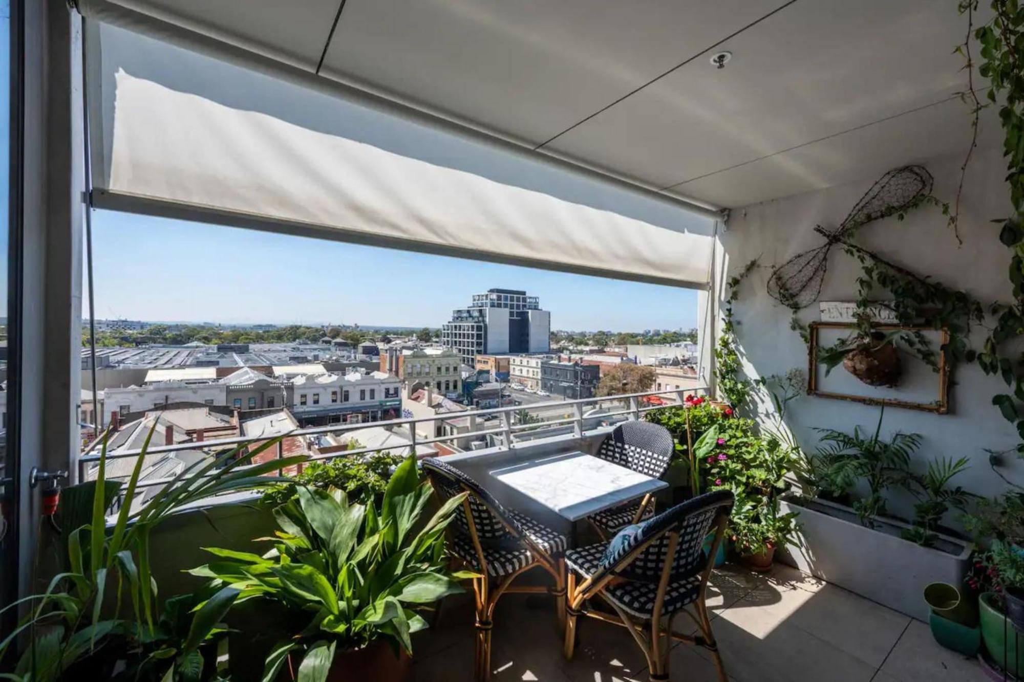 Brunswick Retreat! 5th Floor 1-bed Unit W Parking Melbourne