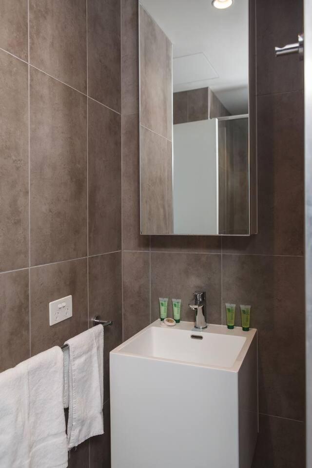 The Clarke - Sophisticated Southbank Living Apartment *