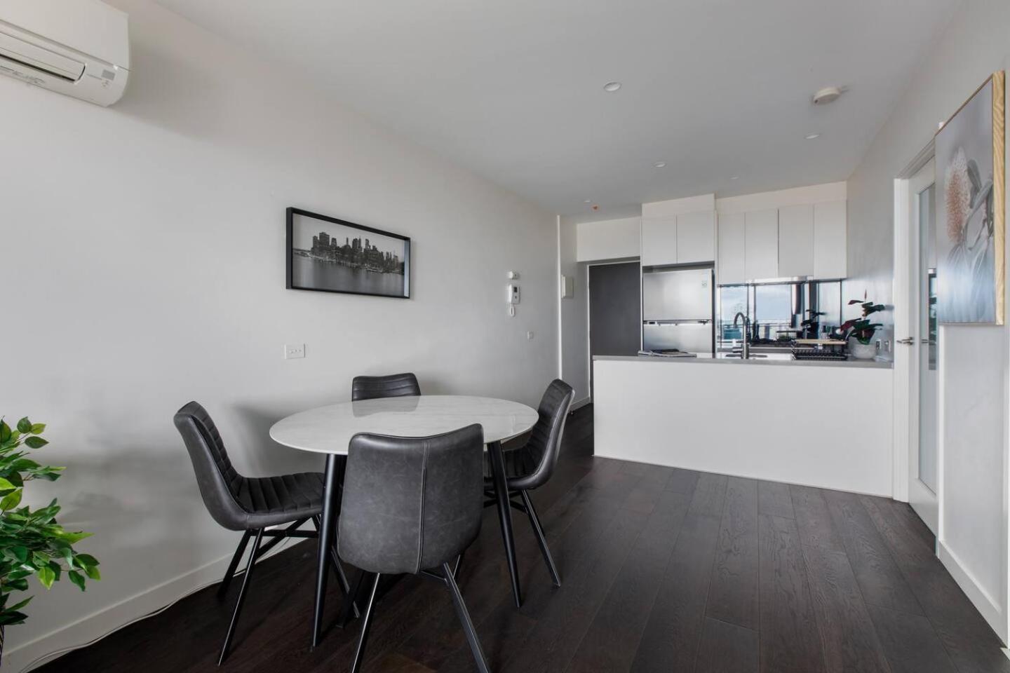 The Clarke - Sophisticated Southbank Living * Melbourne